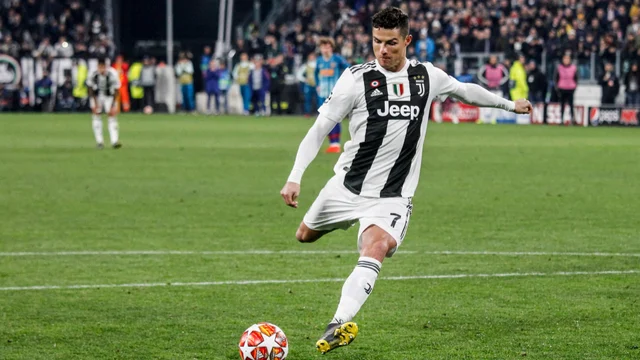 Teknik Tendangan Bebas Yang Efektif