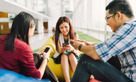Interaksi Sosial Di Era Teknologi Modern
