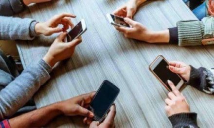 Dampak Teknologi Terhadap Gaya Hidup Masyarakat