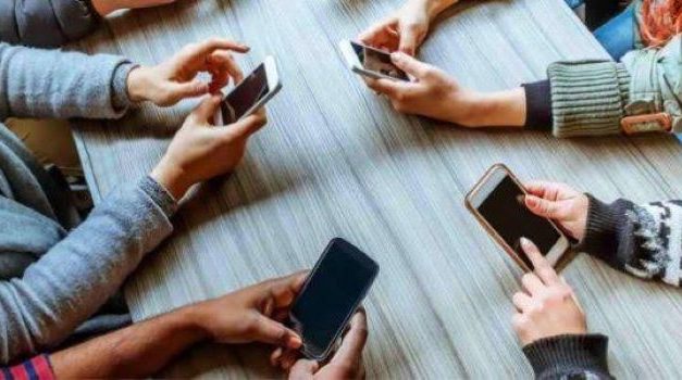 Dampak Teknologi Terhadap Gaya Hidup Masyarakat