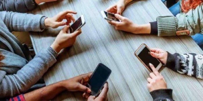 Dampak Teknologi Terhadap Gaya Hidup Masyarakat