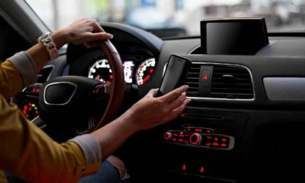 Aksesori Mobil Yang Membantu Perjalanan Jauh