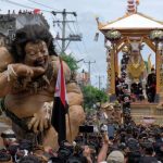 Kebiasaan Unik Masyarakat Dunia Yang Penuh Makna