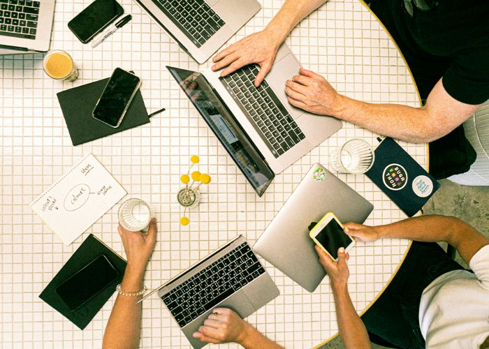 Layanan Online Semakin Memudahkan Aktivitas Masyarakat